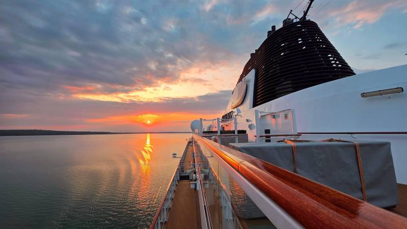 viking octantis sunset