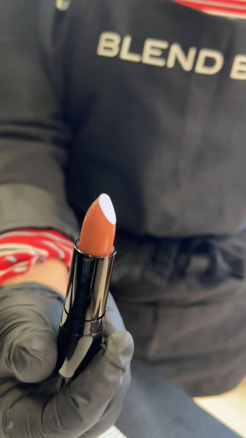 Holland America Line Debuts First-Ever Lipstick Blending Bar at Sea