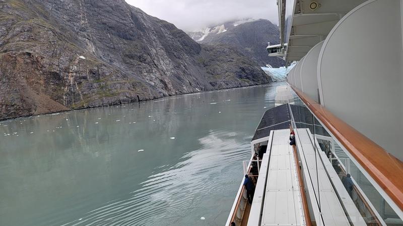 outdoor spaces for viewing glacier bay