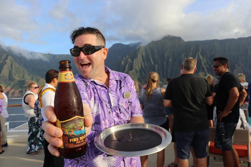 bartender on norwegian cruise lines pride of america serving kona brewing beer
