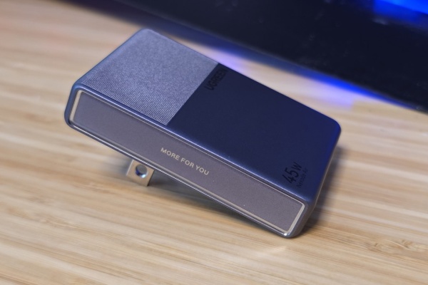 UGREEN Air Review: Four Slim Chargers And Power Banks For Your Cruise