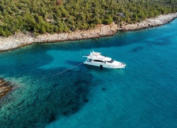 Top 10 Private Yacht Charter Destinations for the Discerning Traveler