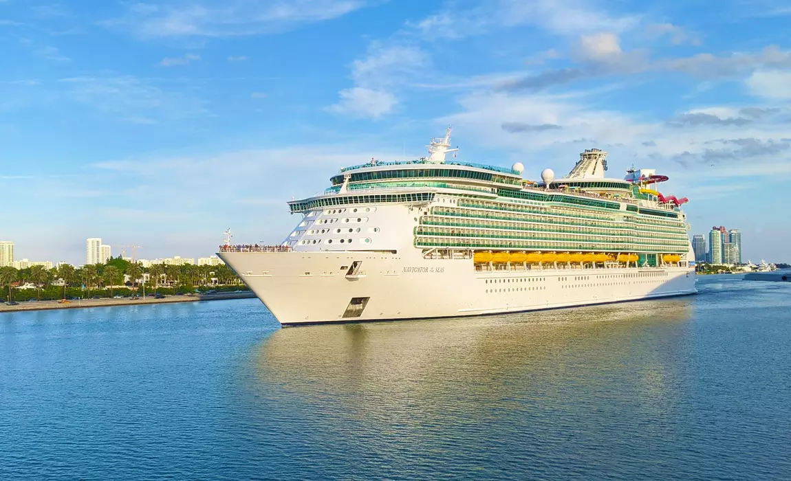 How fast does a cruise ship go during a cruise?