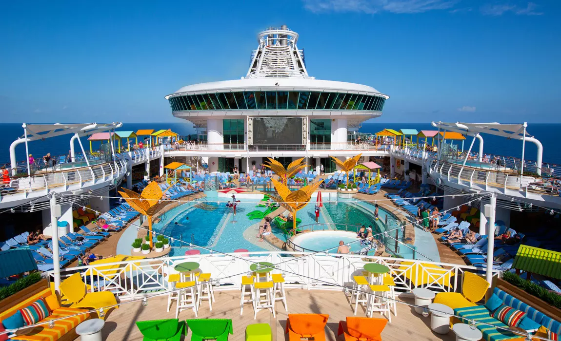 Navigator of the Seas - Royal Caribbean cruise ship pool deck